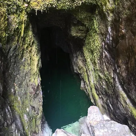 Mountain Emilia Apartamento *